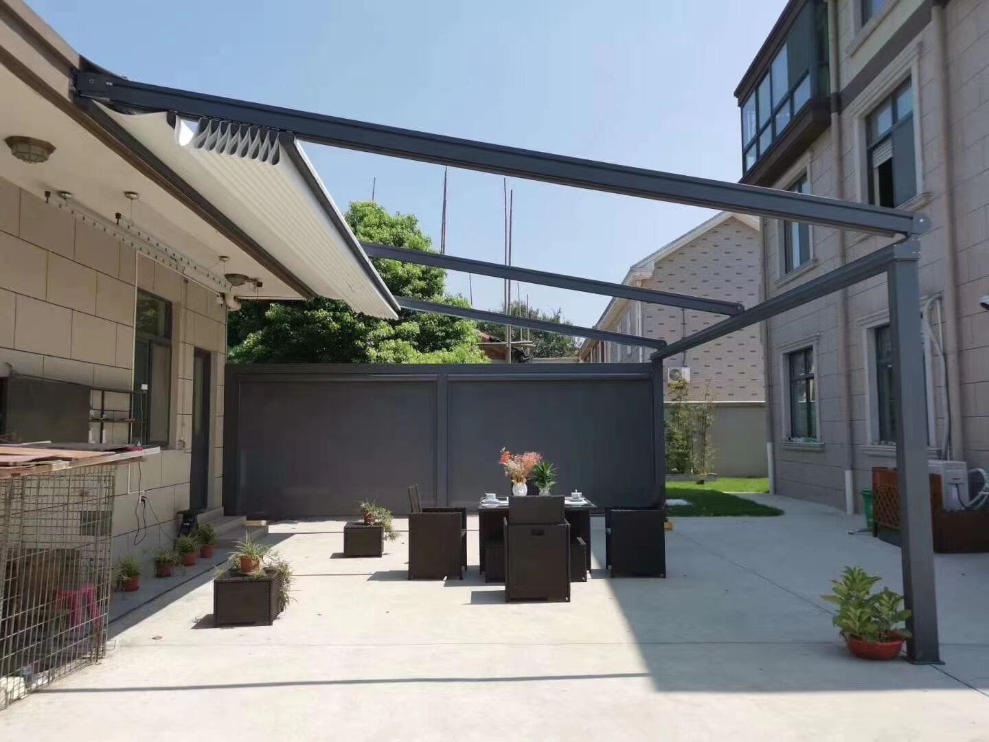 Maxon Retractable Canopy